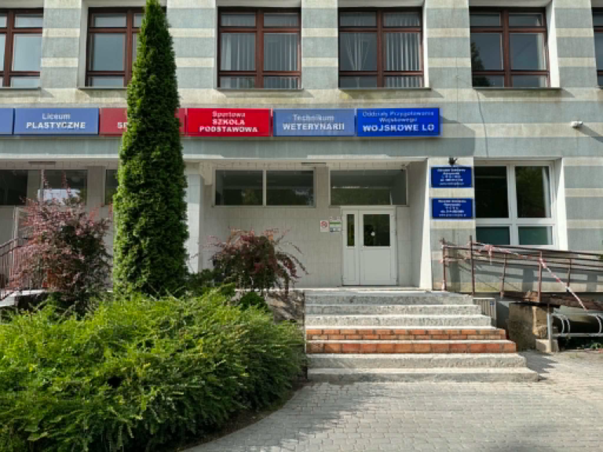 Nowe schody doprowadzą do szkoły