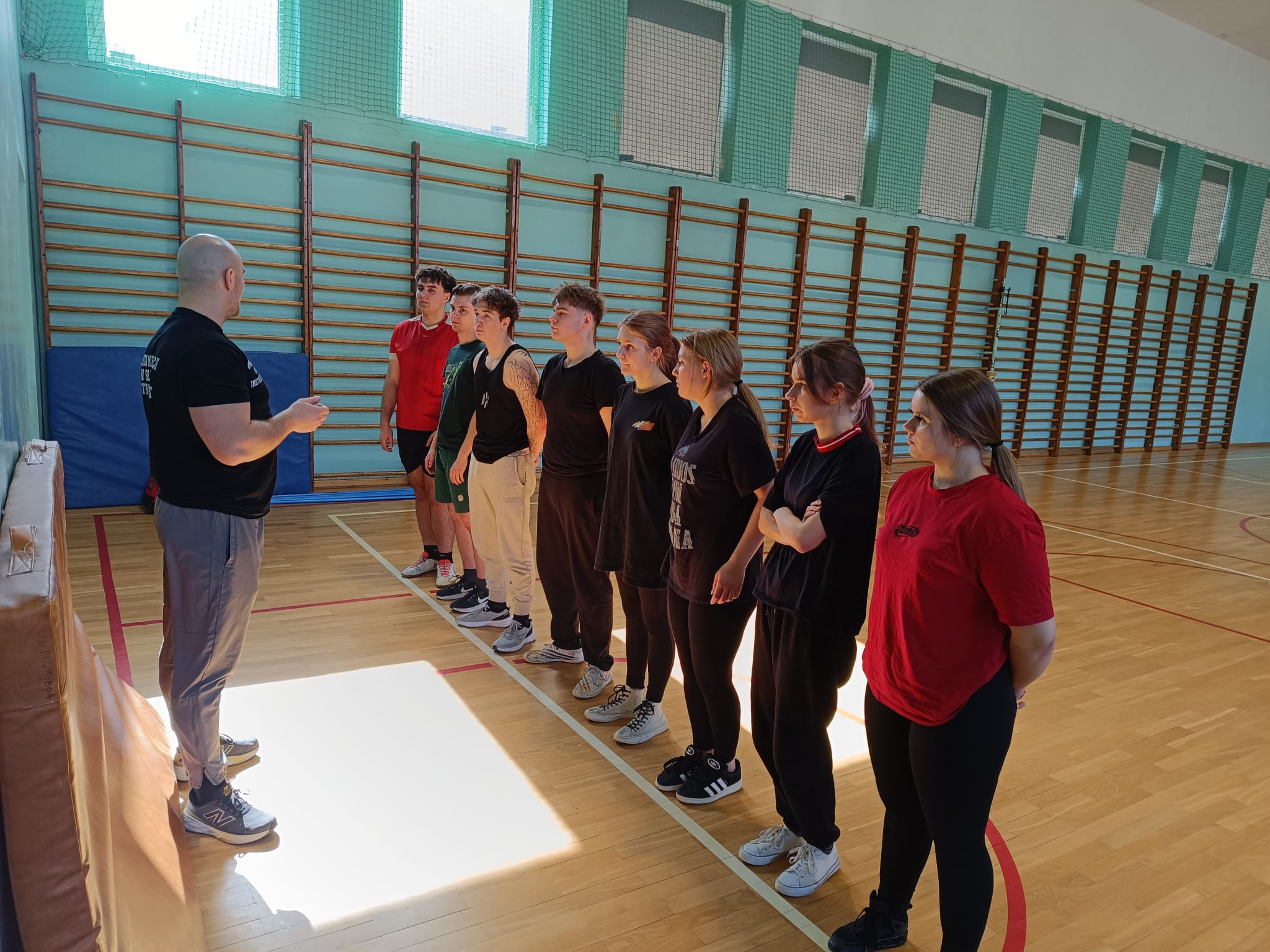 Uczniowie na próbnych testach do Policji